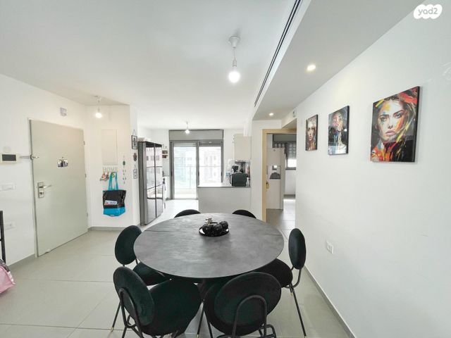 דירה, שרה אהרונסון, גדרה מזרח, גדרה