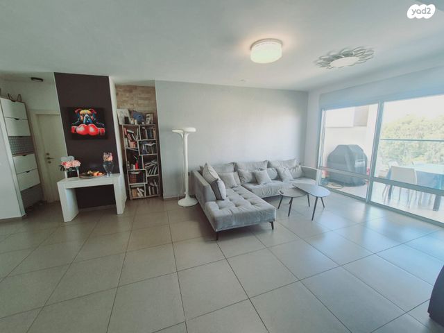 דירה, אלונים, קרית השרון, נתניה