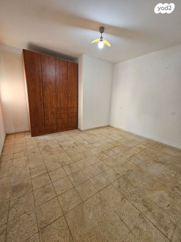 דירה, שלמה קליין, אברהם דנינו, בן גוריון, עכו