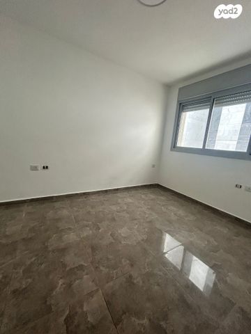 דירה, שדרות הרב עובדיה יוסף, אחיסמך, לוד