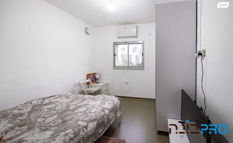 דירה, חיים חפר, הרקפות, ראשון לציון