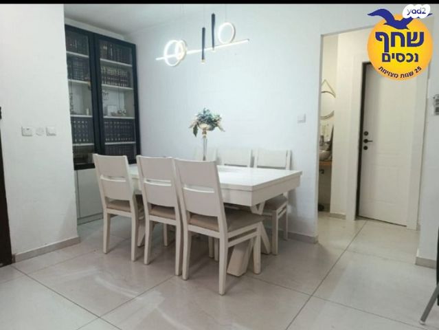 דירה, רחבת הזמיר, אלעד, אלעד