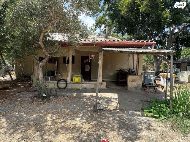 מגרשים, חי, המושבה, בנימינה גבעת עדה