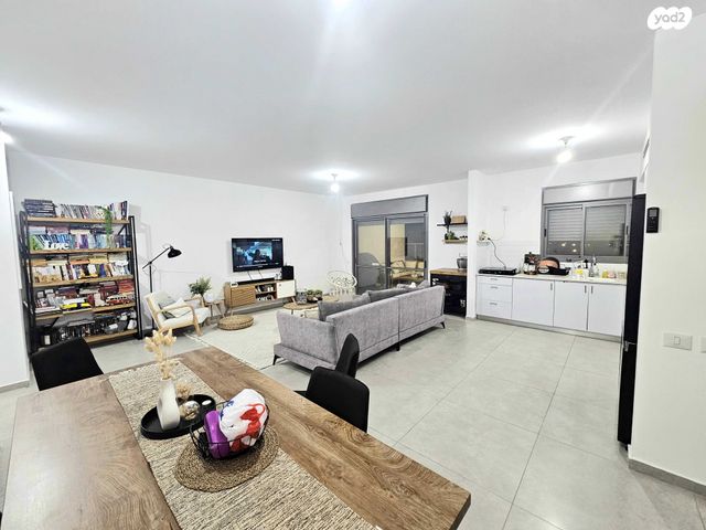 דירה, יהושוע אזולאי, נווה שרון / שער העיר, נתיבות