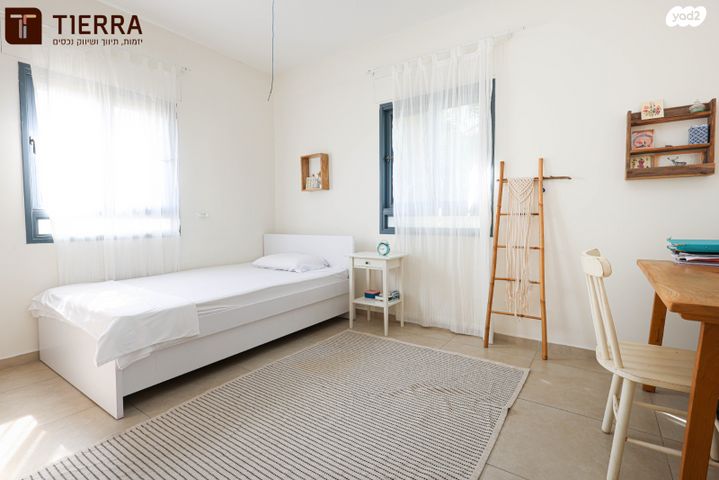 דו משפחתי, רמת אמיר, קדימה צורן