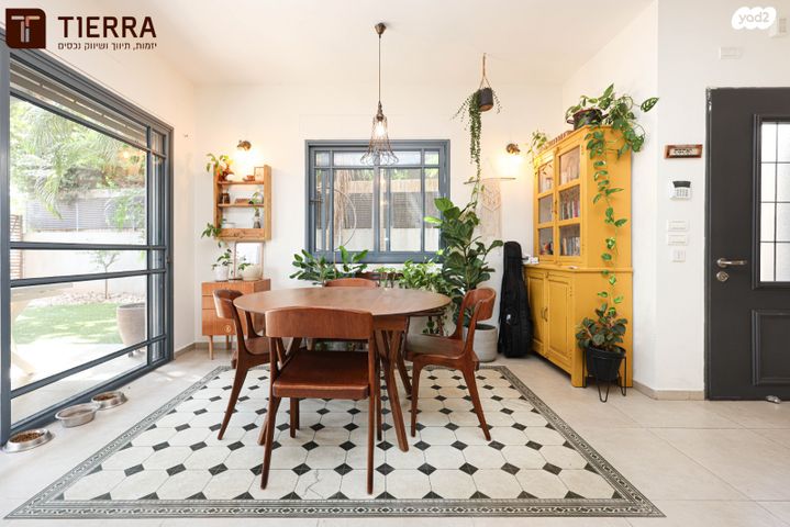 דו משפחתי, רמת אמיר, קדימה צורן