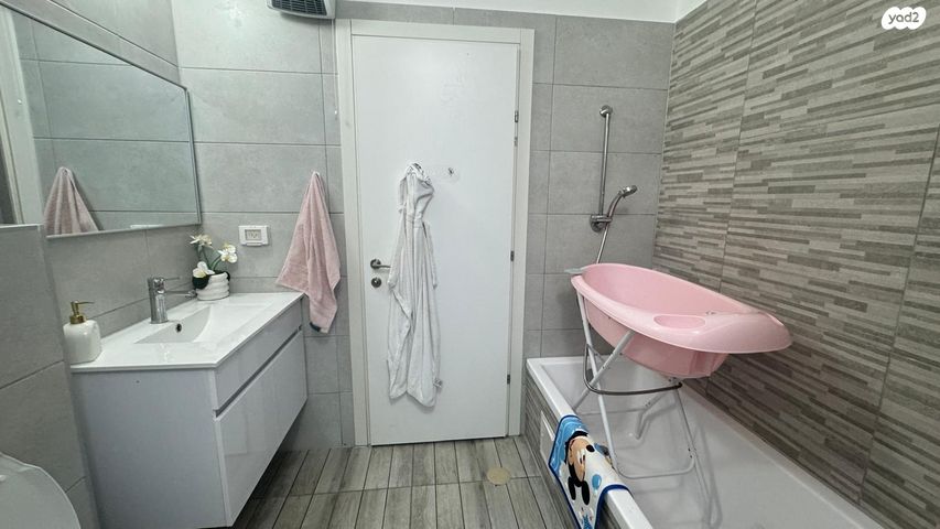 דירה, יצחק שמיר, עפולה