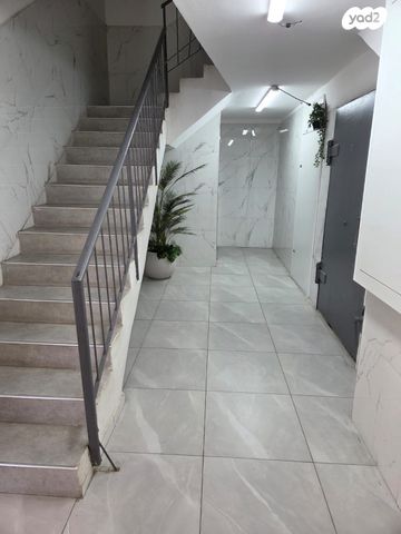 טריפלקס, האורגים 18, בת ים