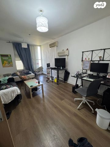 טריפלקס, האורגים 18, בת ים