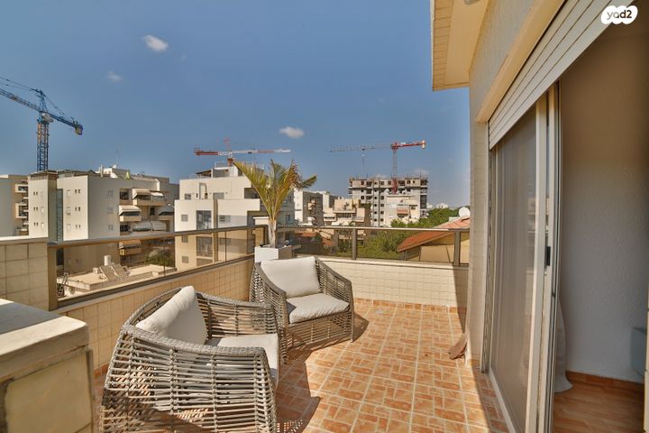 דופלקס, השופט ברנדייס, שיפר, פתח תקווה