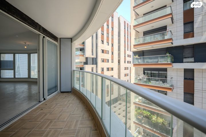 דירה, גרציאני יצחק 10, גני שרונה, קרית הממשלה, תל אביב יפו