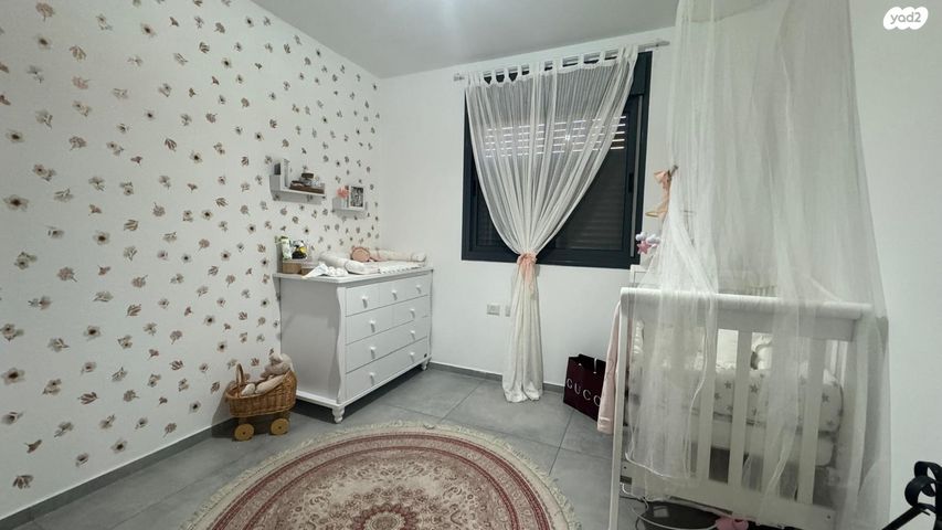 דירה, יצחק שמיר, עפולה