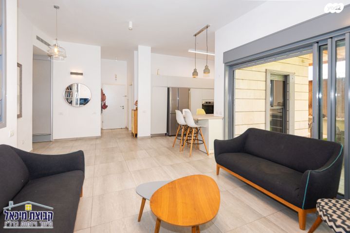 דירת גן, שייקה אופיר, פסגות אפק, ראש העין