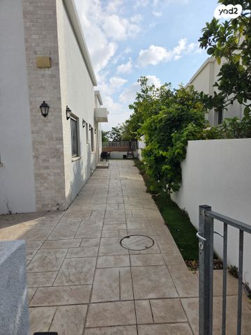 דו משפחתי, ניצן