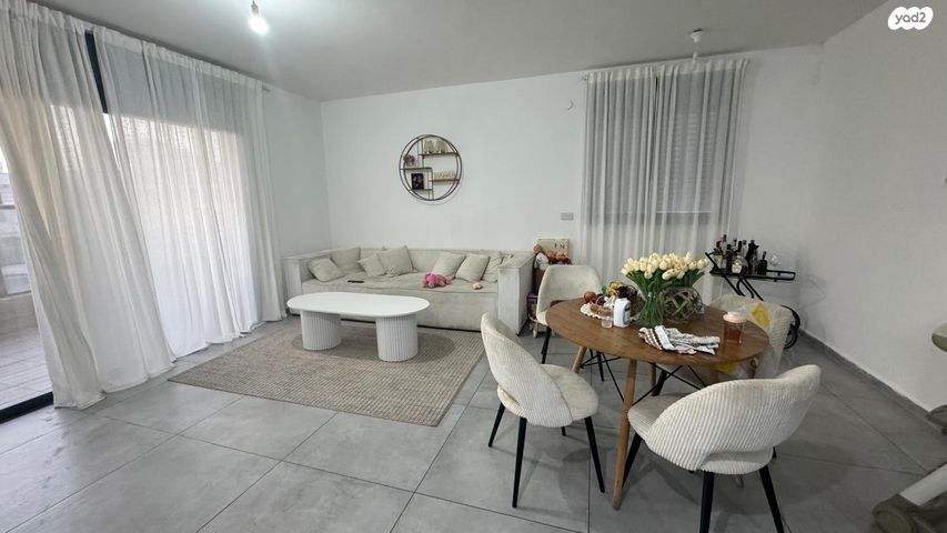 דירה, יצחק שמיר, עפולה