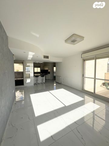 גג/ פנטהאוז, הרב אריה בינה, חומת שמואל, הר חומה, ירושלים