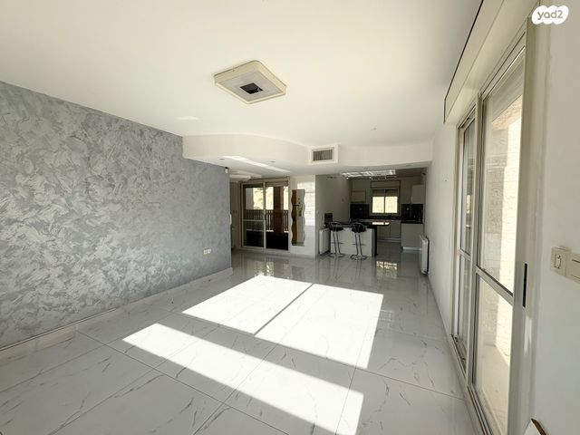 גג/ פנטהאוז, הרב אריה בינה, חומת שמואל, הר חומה, ירושלים