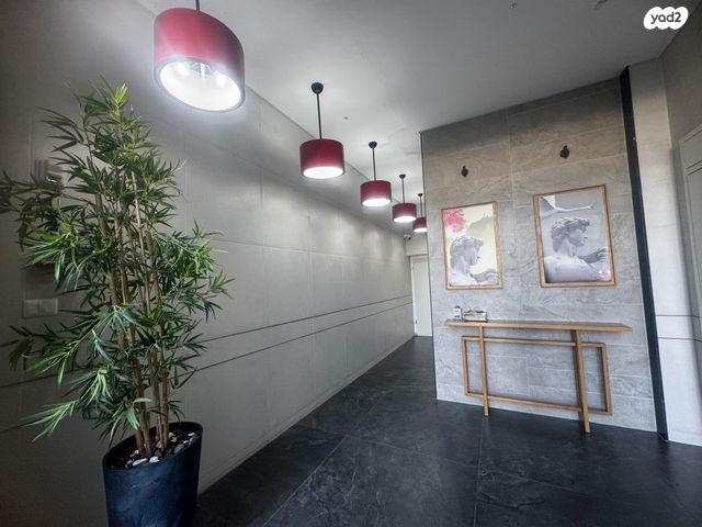 דירה, אסתר המלכה, טבריה