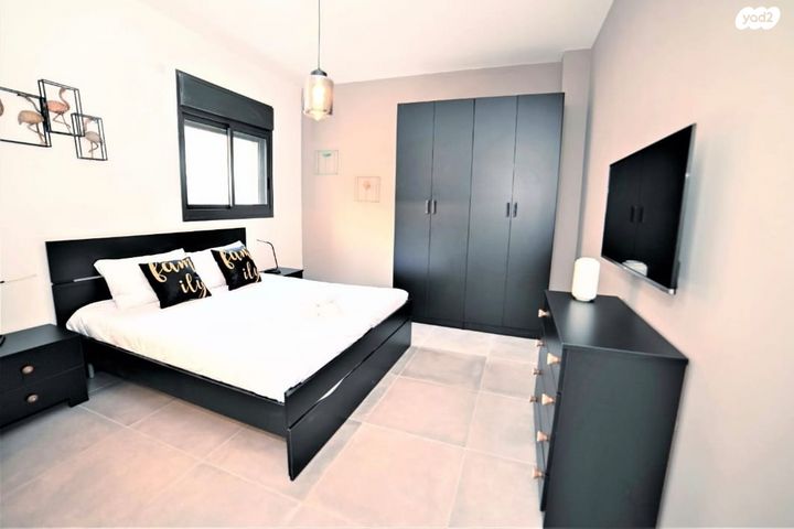 דירה, אסתר המלכה, טבריה