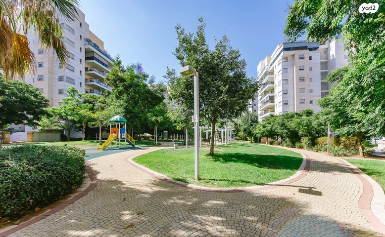 דירה, פרופ' אהרון צ'חנובר, רחובות המדע, רחובות