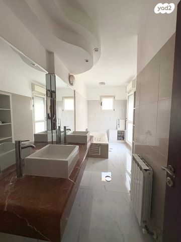 גג/ פנטהאוז, הרב אריה בינה, חומת שמואל, הר חומה, ירושלים