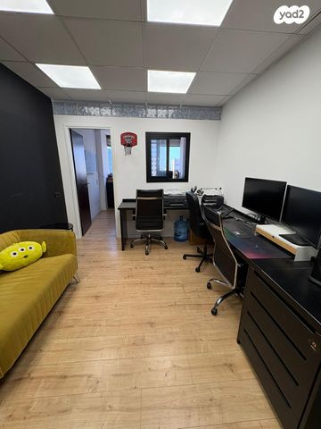 משרדים, בורסה, רמת גן