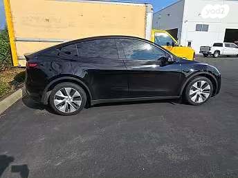 מודעת רכב טסלה מודל Y