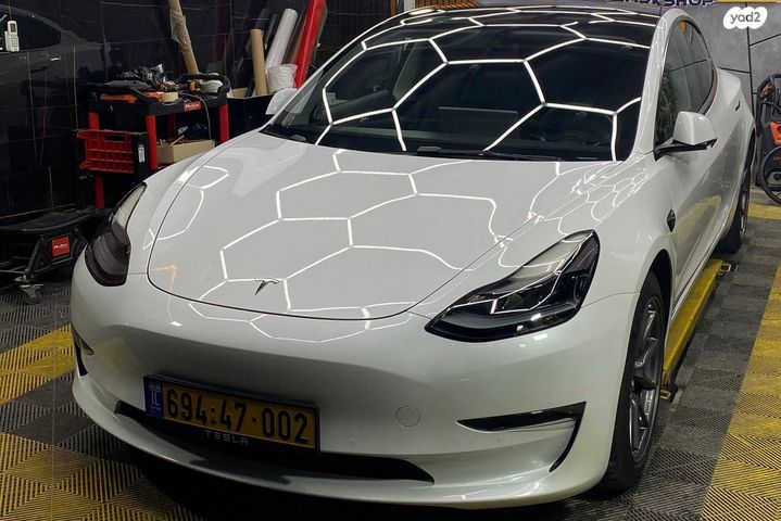 מודעת רכב טסלה מודל 3