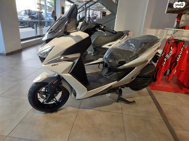 מודעת רכב קימקו איקס טאון CT 250