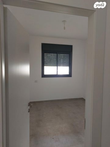 דירת גן, טורקיז 51, אבני חן, חריש