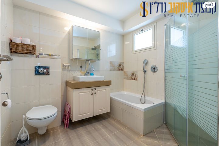 דירת גן, מבצע עזרא, גבעת אולגה, חדרה