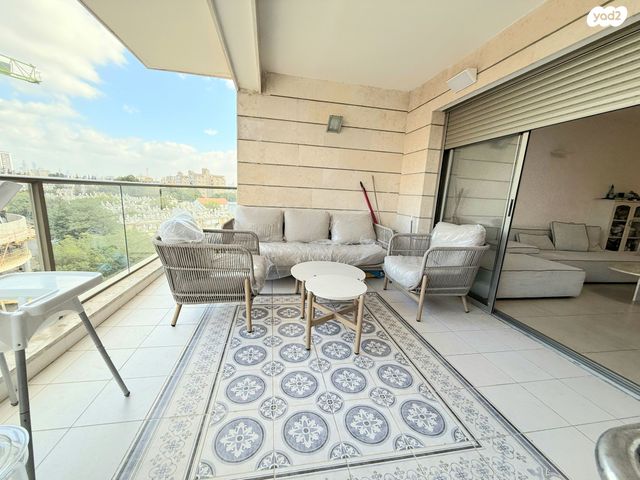 דירה, ישראל גלילי, קרית אילון, חולון