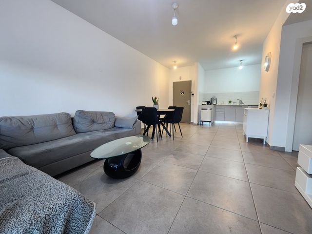 דירה, אבני חן, חריש