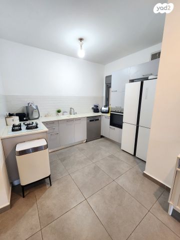 דירה, אבני חן, חריש