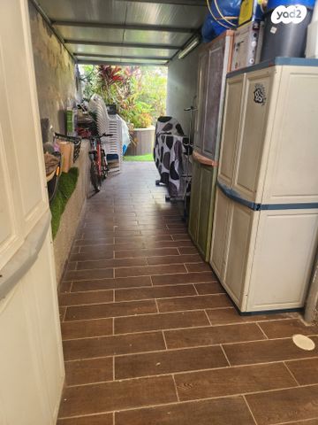 דירת גן, שדרות איינשטיין, יסודות, בני ברק