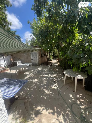 דו משפחתי, נחמיה, בית ונוף, כפר סבא