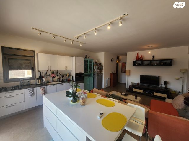 דירת גן, עגור, סנסן, צור הדסה