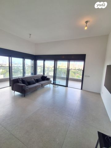 דירה, עלומים, אזור הבילויים, רמת גן