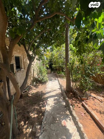 דו משפחתי, נחמיה, בית ונוף, כפר סבא