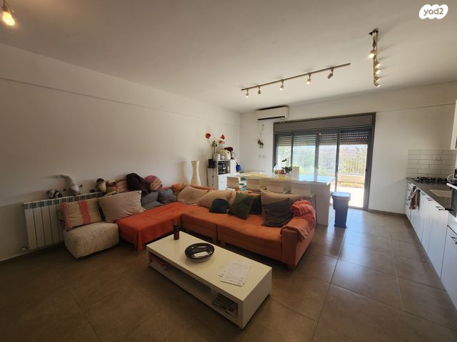 דירת גן, עגור, סנסן, צור הדסה