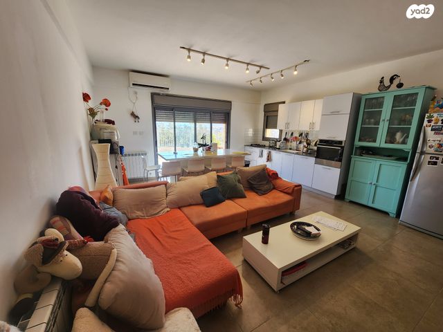 דירת גן, עגור, סנסן, צור הדסה