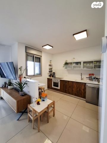 דירה, אהבת אדם, שרונה, כפר יונה