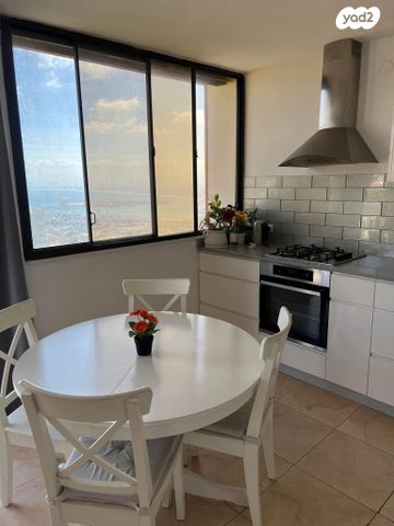 גג/ פנטהאוז, ליאון בלום 2, רמת הדר, חיפה