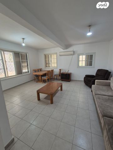 בית פרטי/ קוטג', חומה ומגדל, שכונה ג', באר שבע