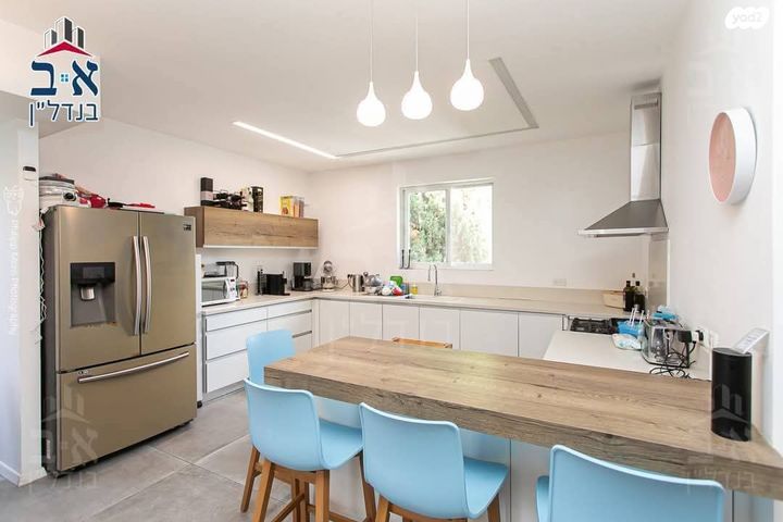 דירה, כיכר הרקפות, כרמל מערבי, חיפה