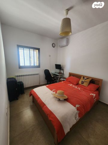 דירת גן, עגור, סנסן, צור הדסה