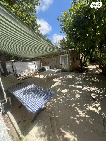 דו משפחתי, נחמיה, בית ונוף, כפר סבא