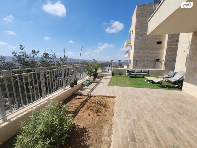 דירת גן, עגור, סנסן, צור הדסה