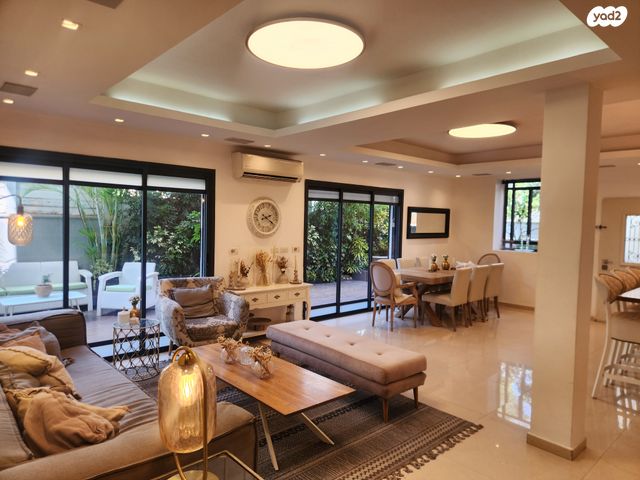 דירת גן, שדרות איינשטיין, יסודות, בני ברק