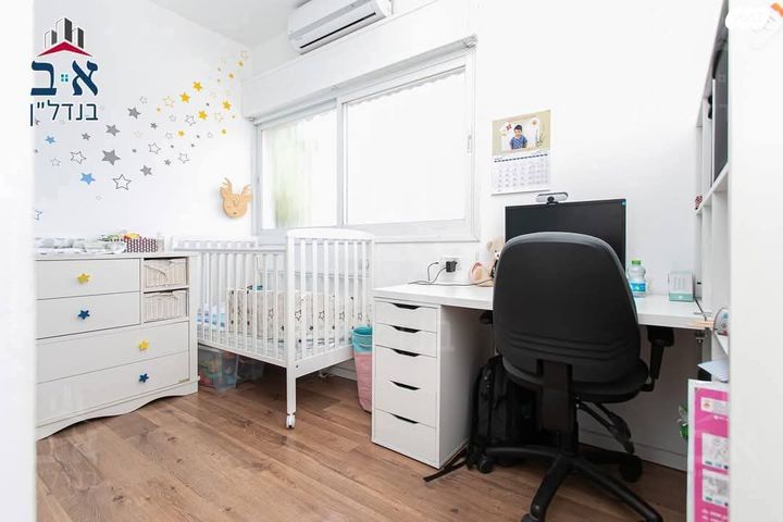 דירה, כיכר הרקפות, כרמל מערבי, חיפה